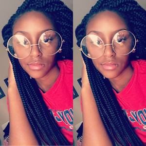 Meet your Posher, Iyaja